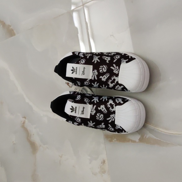 Adidas so cute Mickey mouse sneakers - Picture 2 of 6